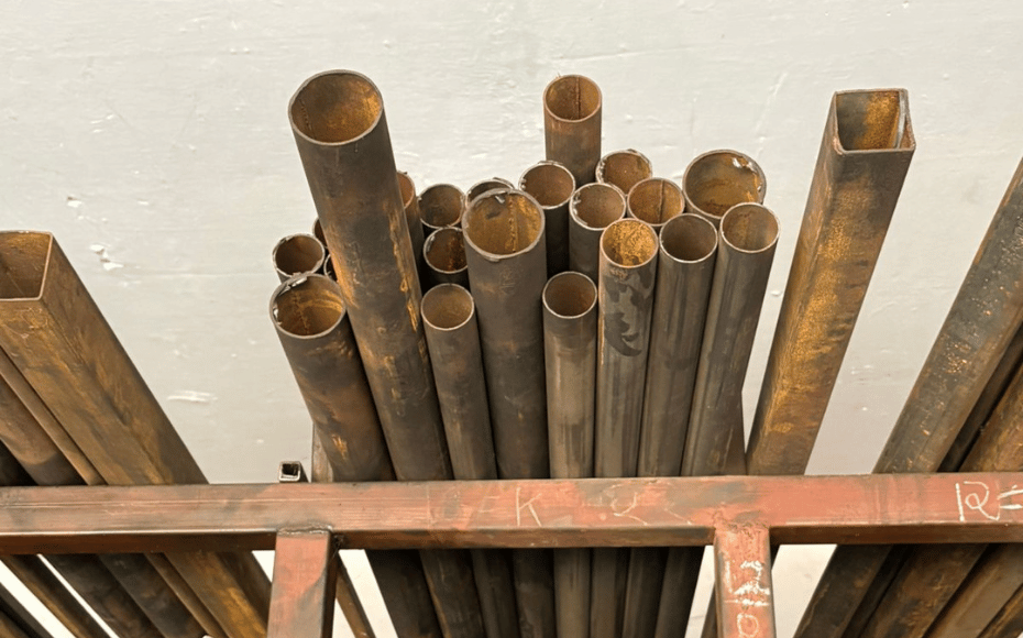 Iron round pipes trader