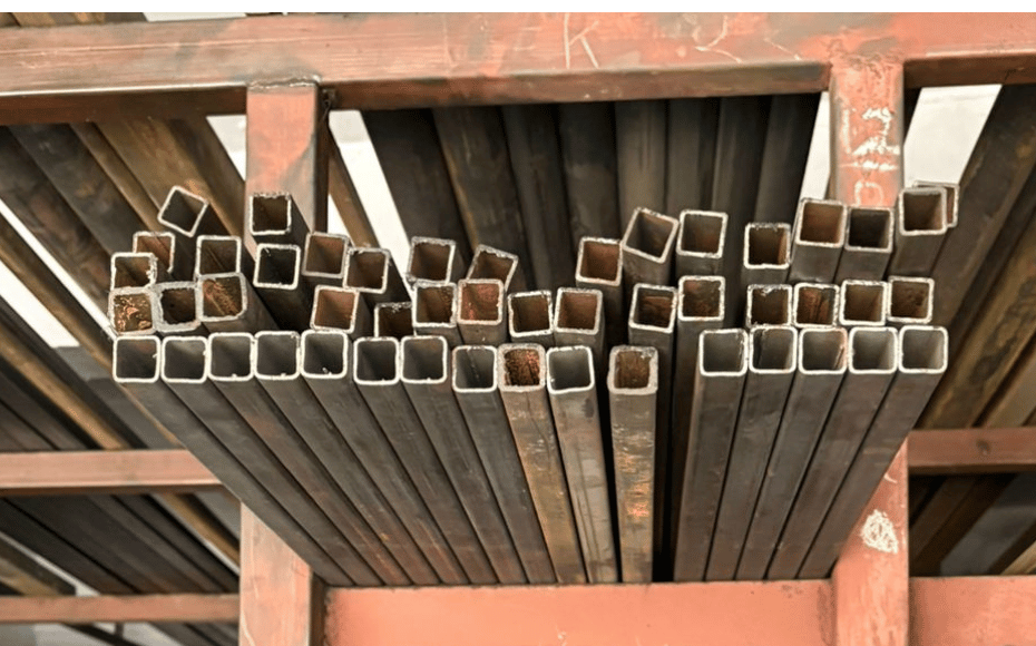 Iron square pipes trading